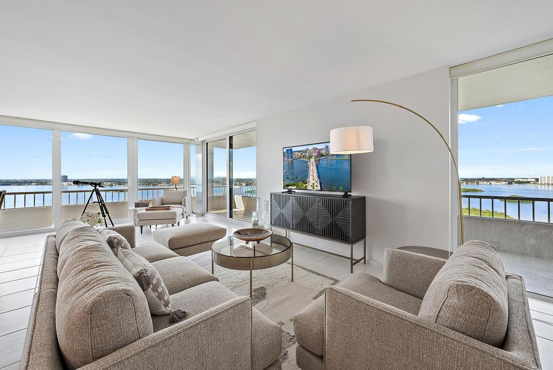 For Sale: $1,395,000 (2 beds, 2 baths, 1435 Square Feet)