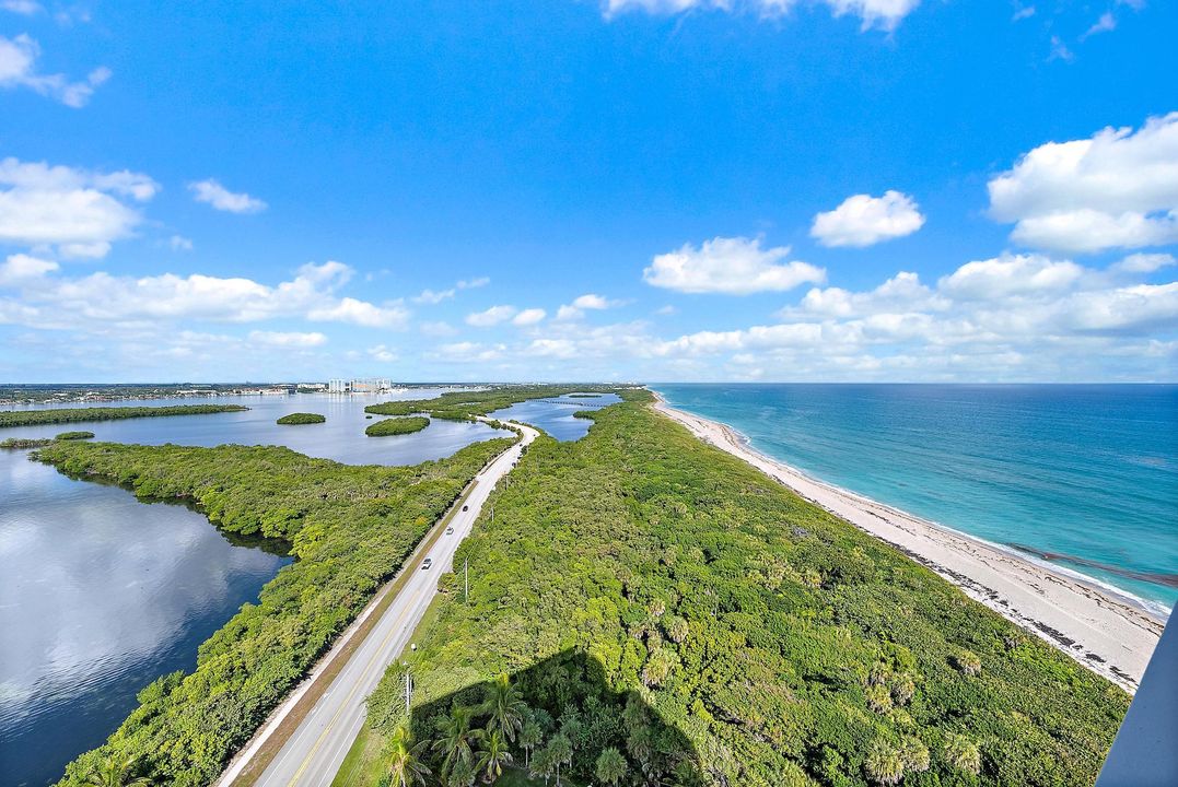 For Sale: $1,395,000 (2 beds, 2 baths, 1435 Square Feet)