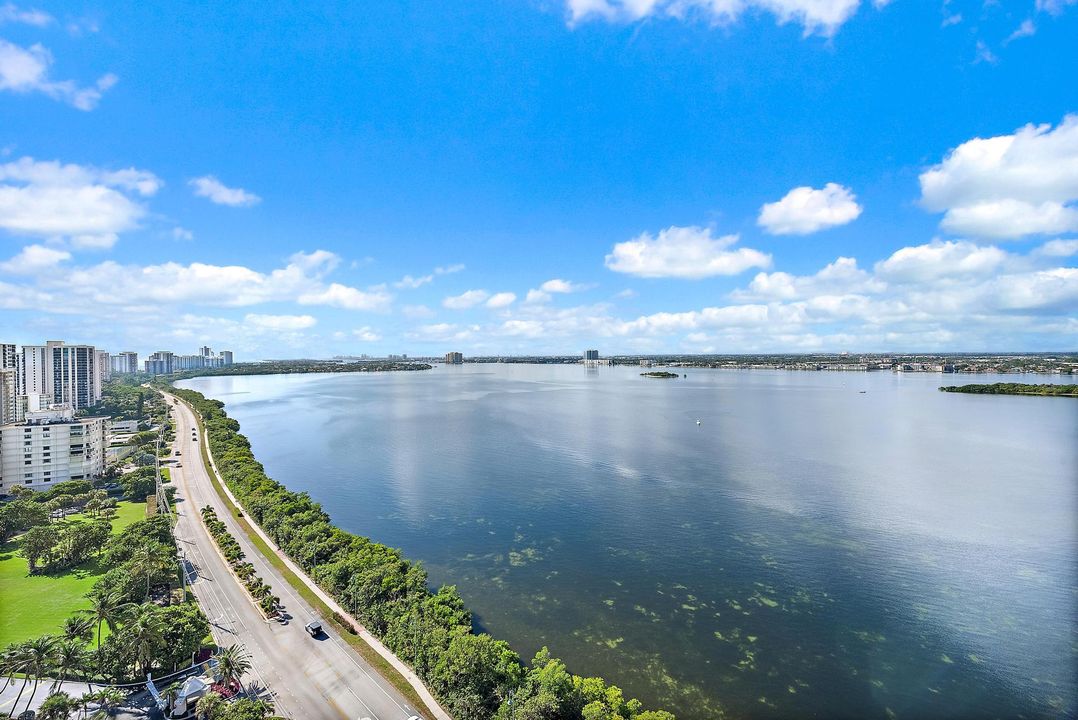 For Sale: $1,395,000 (2 beds, 2 baths, 1435 Square Feet)