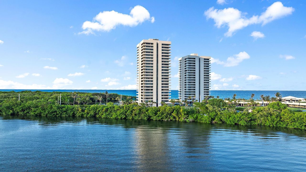 For Sale: $1,395,000 (2 beds, 2 baths, 1435 Square Feet)