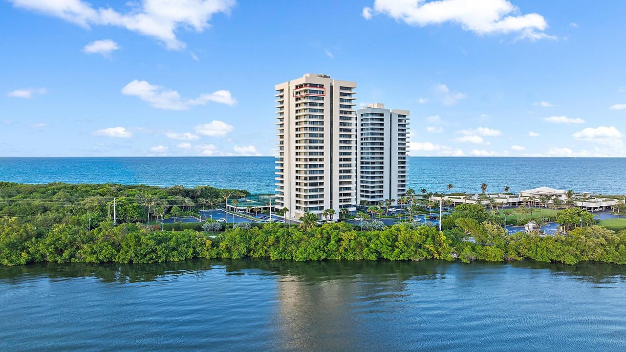 For Sale: $1,395,000 (2 beds, 2 baths, 1435 Square Feet)