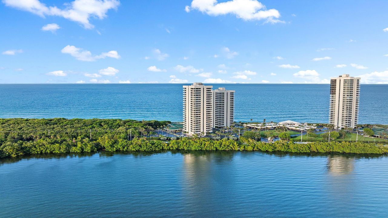 For Sale: $1,395,000 (2 beds, 2 baths, 1435 Square Feet)