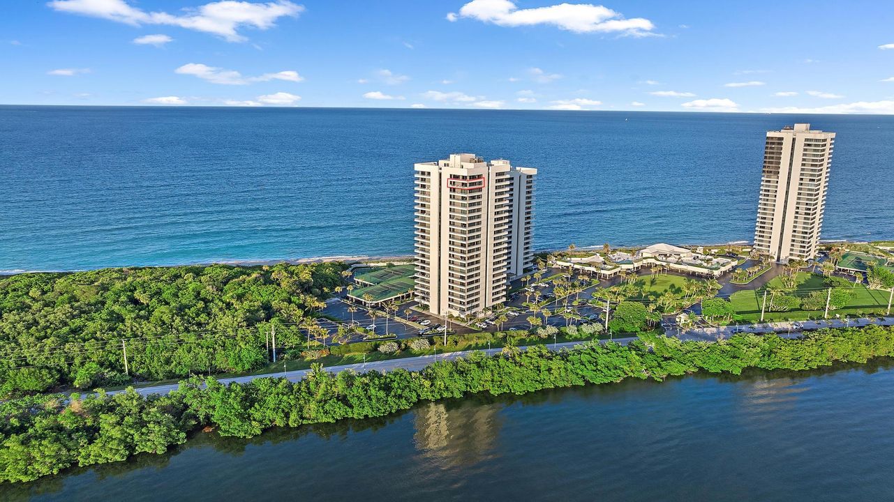 For Sale: $1,395,000 (2 beds, 2 baths, 1435 Square Feet)