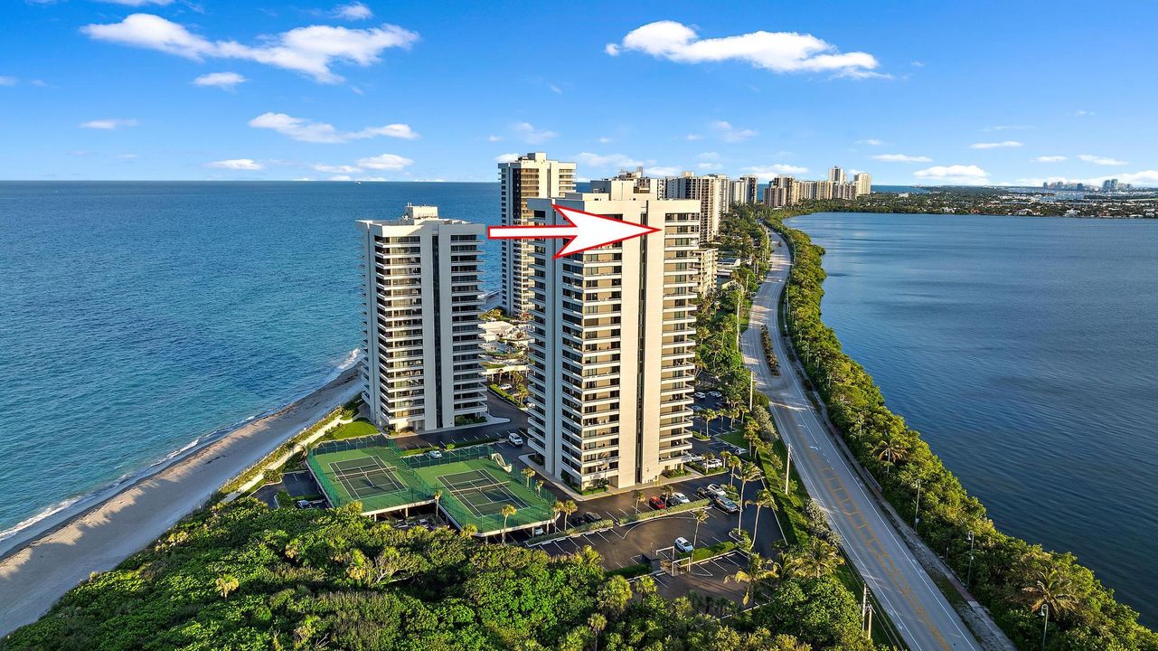 For Sale: $1,395,000 (2 beds, 2 baths, 1435 Square Feet)