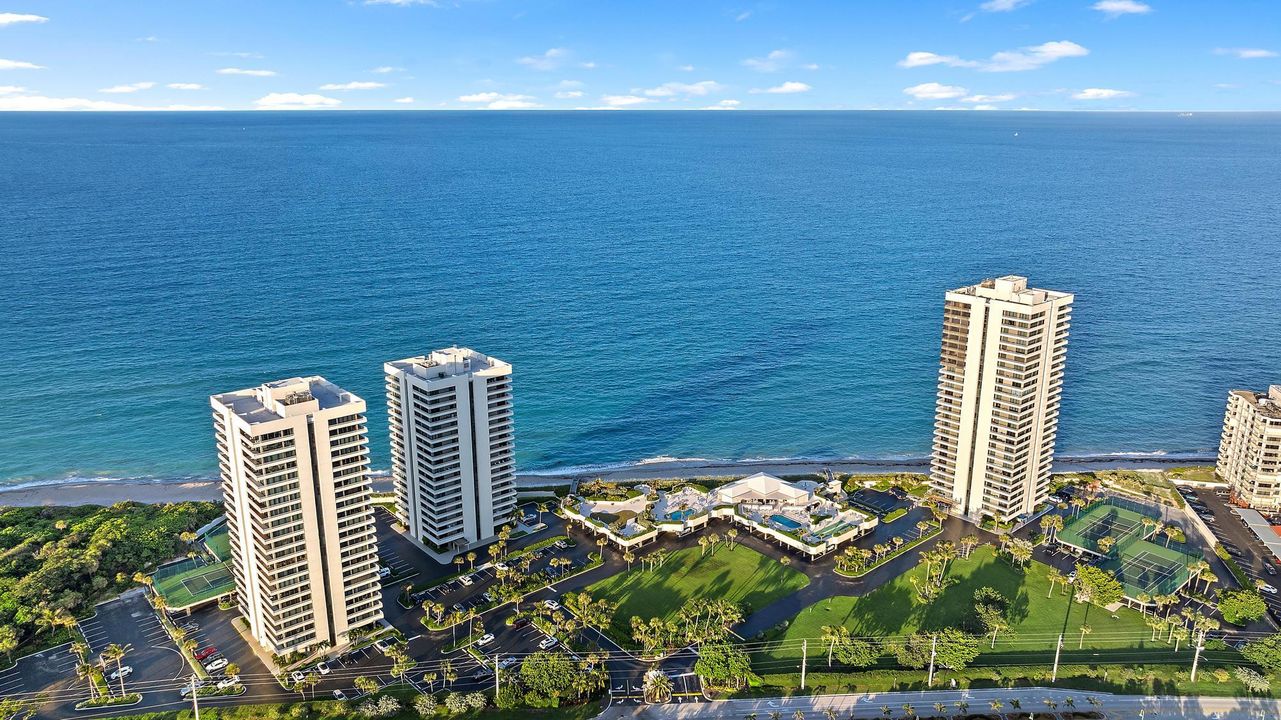 For Sale: $1,395,000 (2 beds, 2 baths, 1435 Square Feet)