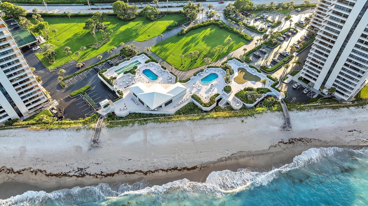 For Sale: $1,395,000 (2 beds, 2 baths, 1435 Square Feet)