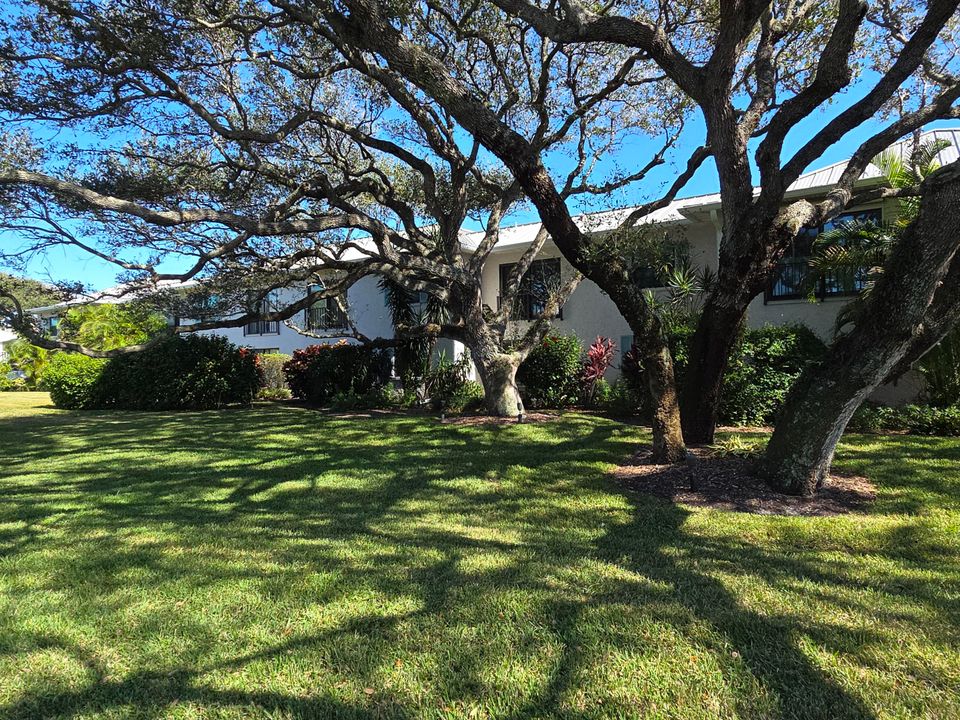 For Sale: $375,000 (2 beds, 2 baths, 1170 Square Feet)