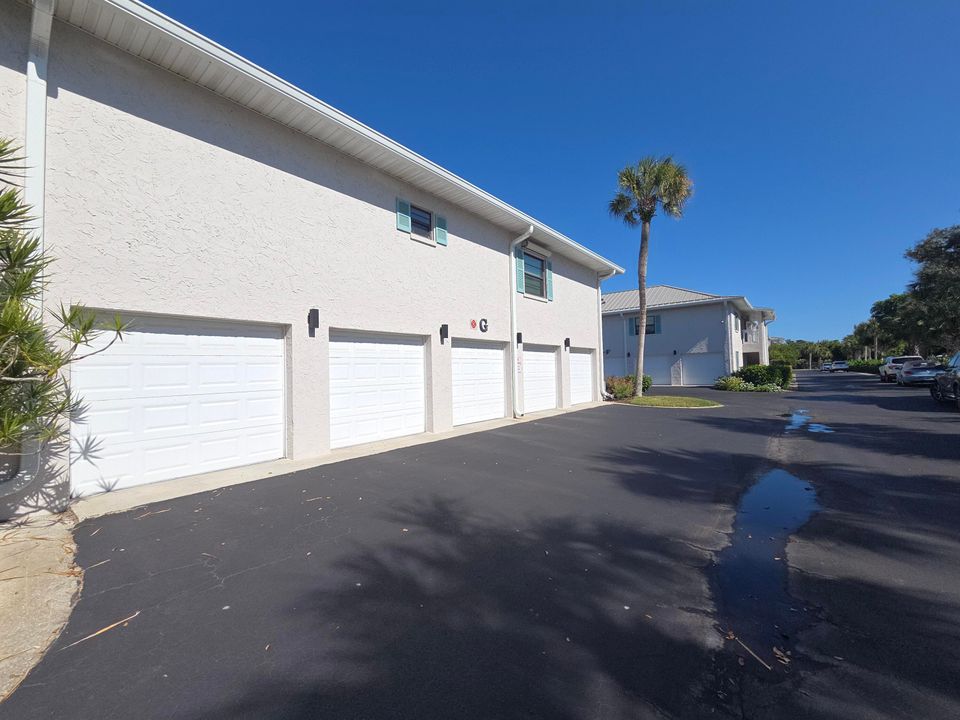 For Sale: $375,000 (2 beds, 2 baths, 1170 Square Feet)