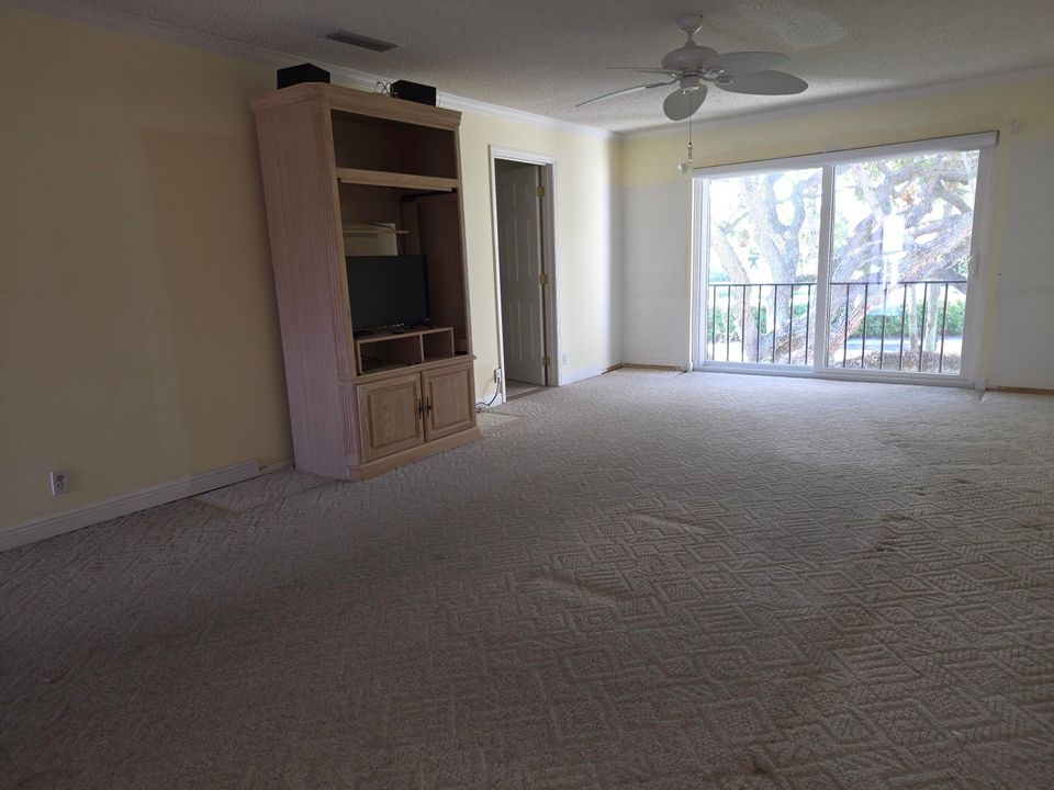 For Sale: $375,000 (2 beds, 2 baths, 1170 Square Feet)