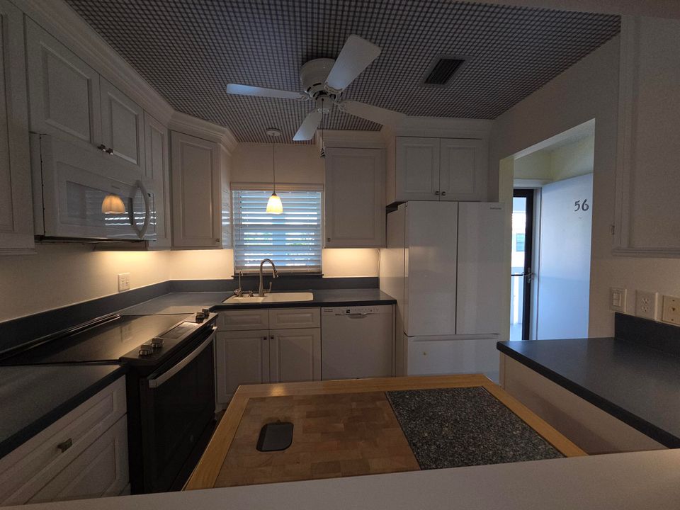 For Sale: $375,000 (2 beds, 2 baths, 1170 Square Feet)