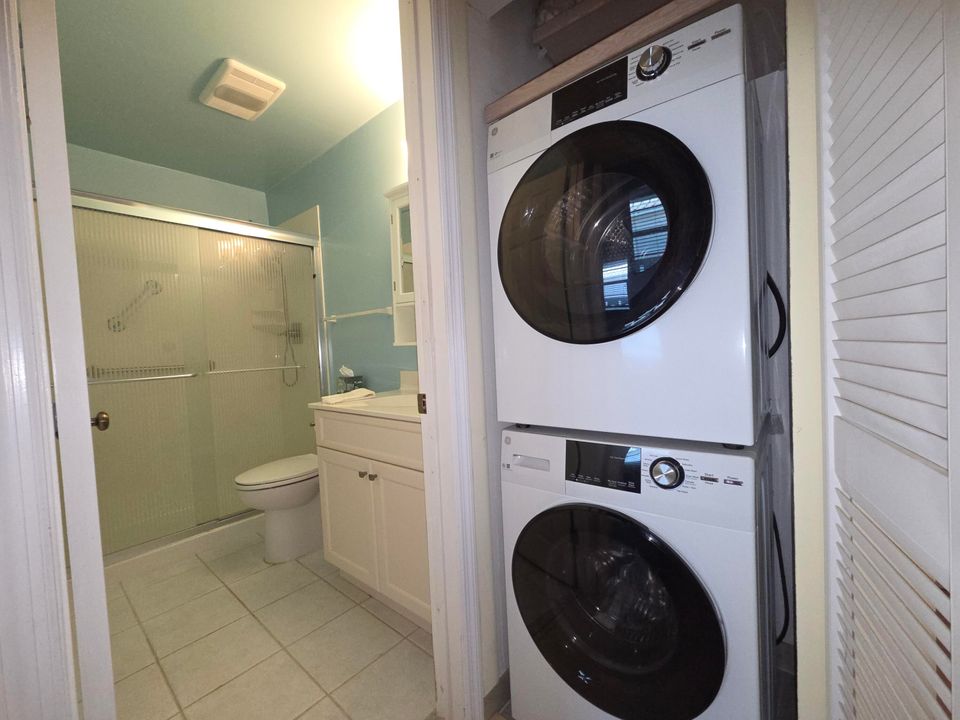 For Sale: $375,000 (2 beds, 2 baths, 1170 Square Feet)