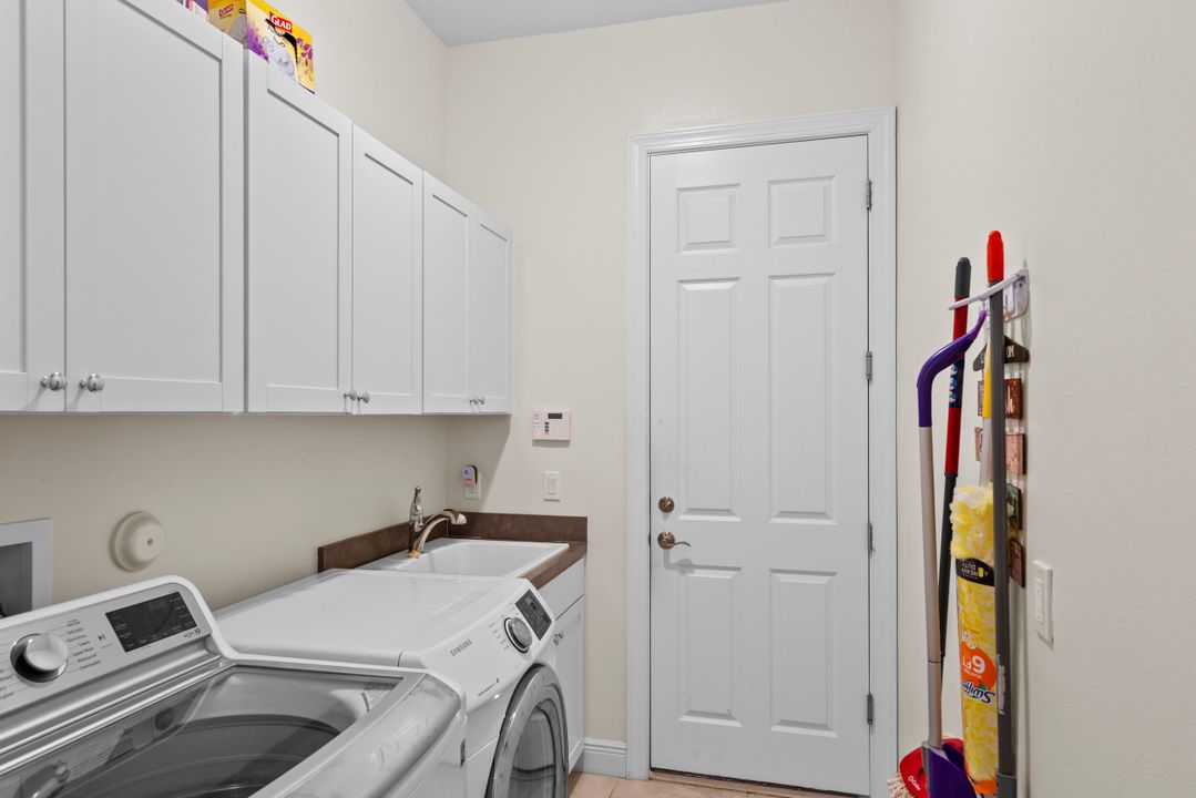 For Sale: $450,000 (3 beds, 2 baths, 1842 Square Feet)