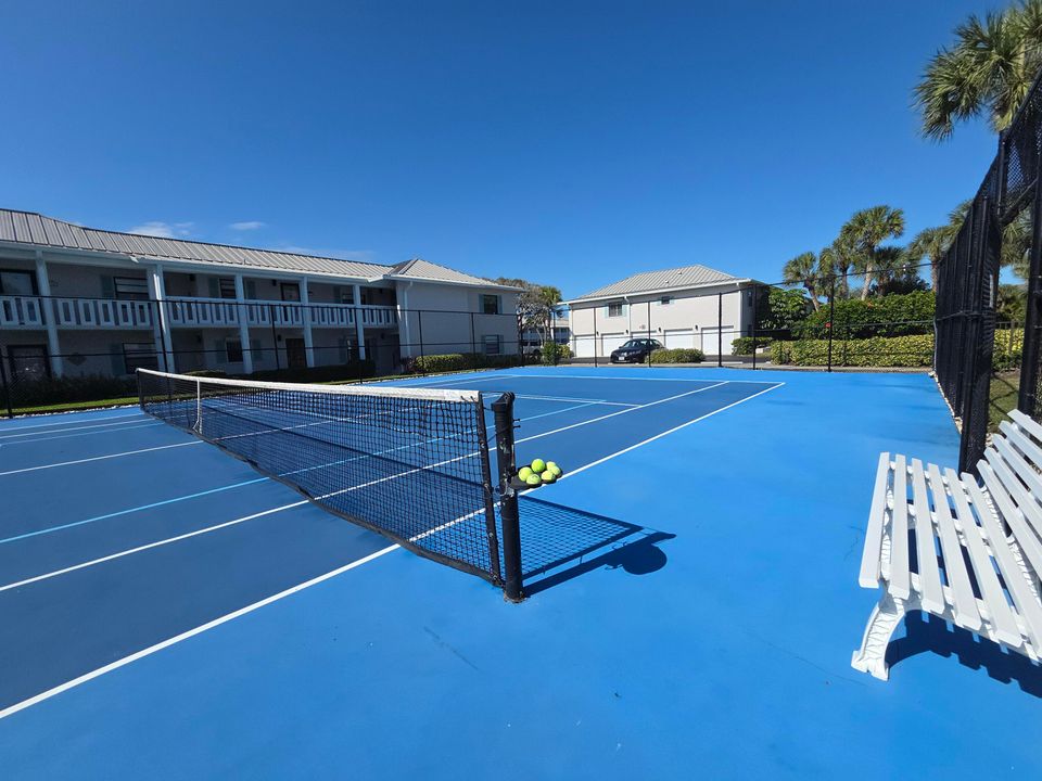 For Sale: $375,000 (2 beds, 2 baths, 1170 Square Feet)