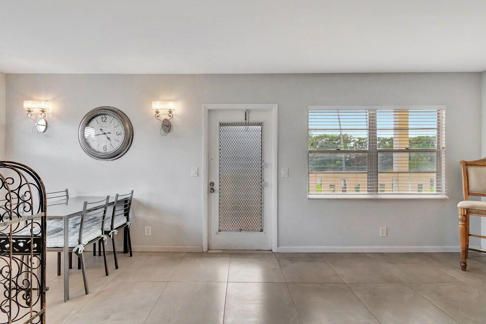 For Sale: $160,000 (2 beds, 1 baths, 840 Square Feet)