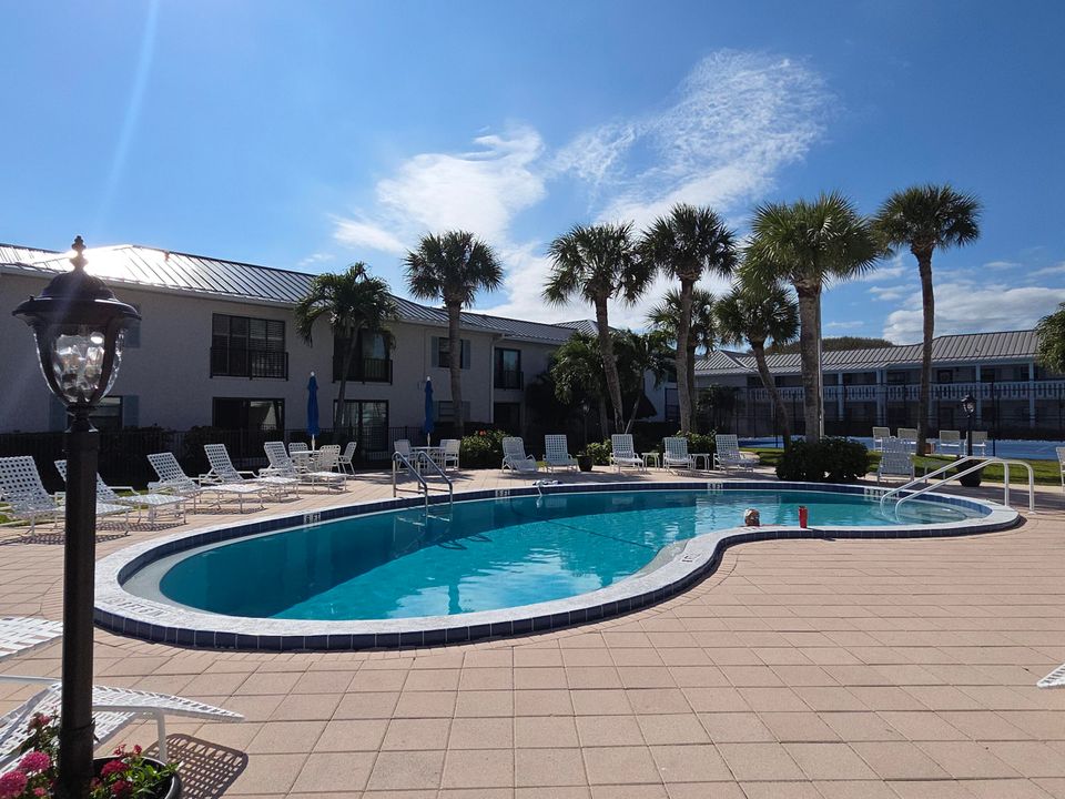 For Sale: $375,000 (2 beds, 2 baths, 1170 Square Feet)