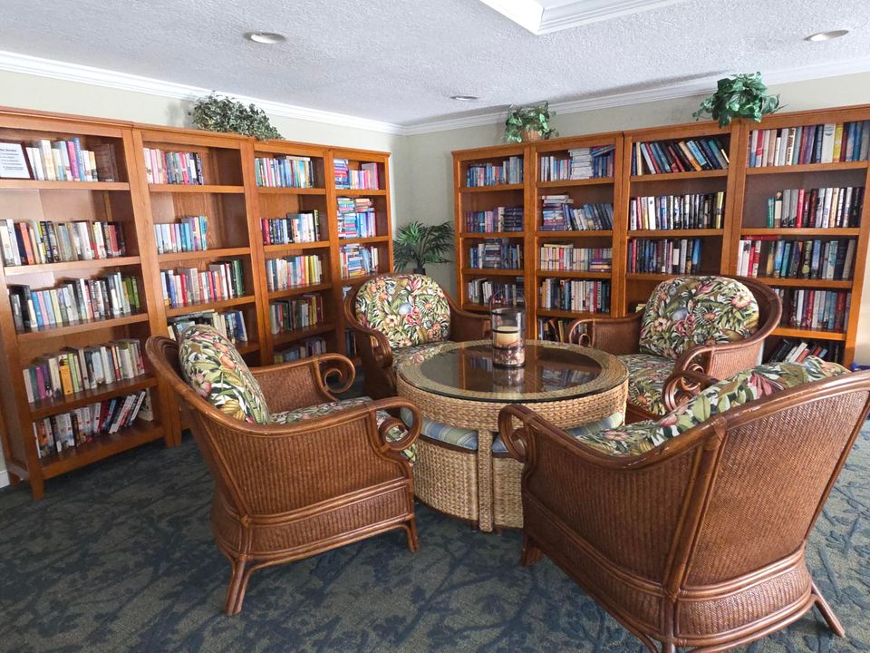 For Sale: $375,000 (2 beds, 2 baths, 1170 Square Feet)