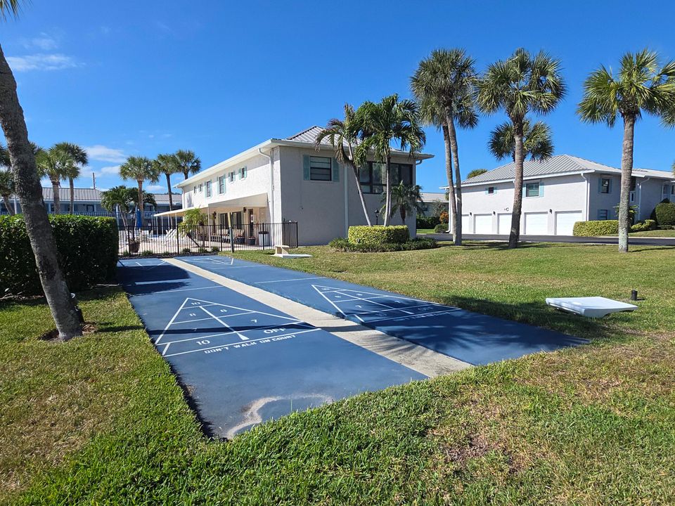 For Sale: $375,000 (2 beds, 2 baths, 1170 Square Feet)