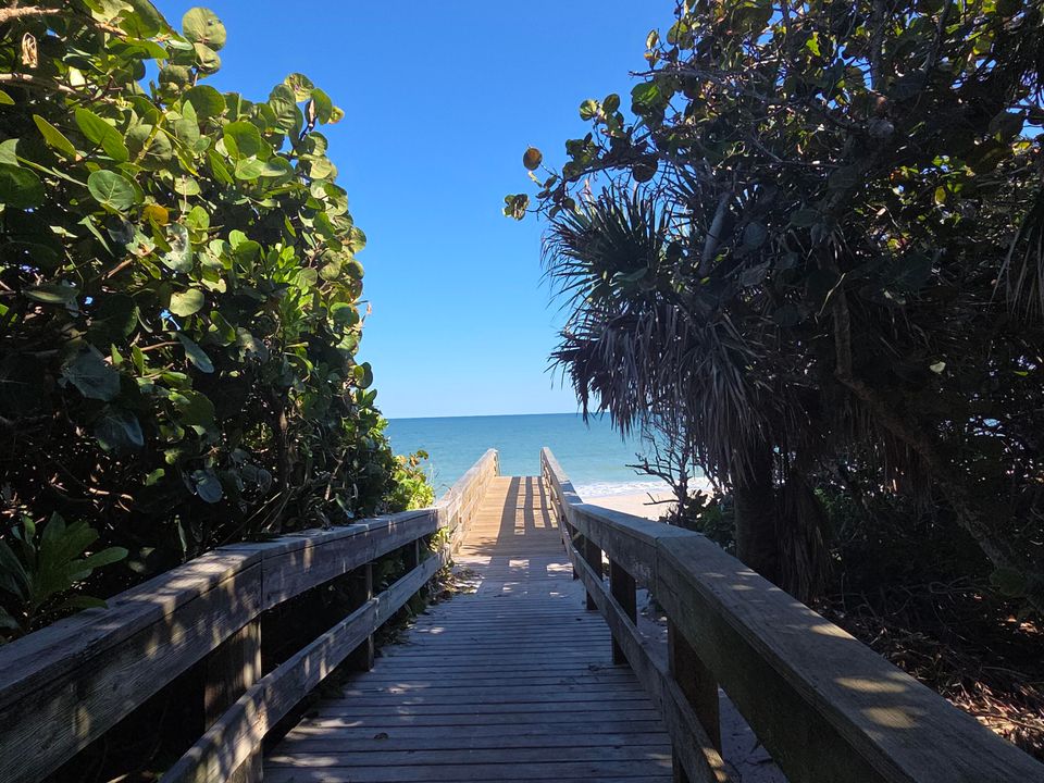 For Sale: $375,000 (2 beds, 2 baths, 1170 Square Feet)