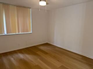 В аренду: $2,390 (2 спален, 2 ванн, 1302 Квадратных фут)