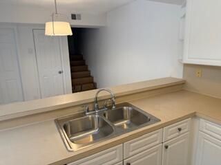 В аренду: $2,390 (2 спален, 2 ванн, 1302 Квадратных фут)