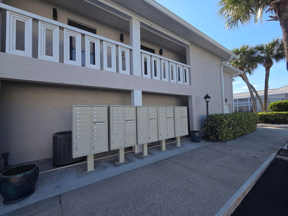 For Sale: $375,000 (2 beds, 2 baths, 1170 Square Feet)