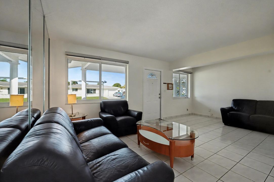 待售: $365,000 (2 贝兹, 2 浴室, 1414 平方英尺)