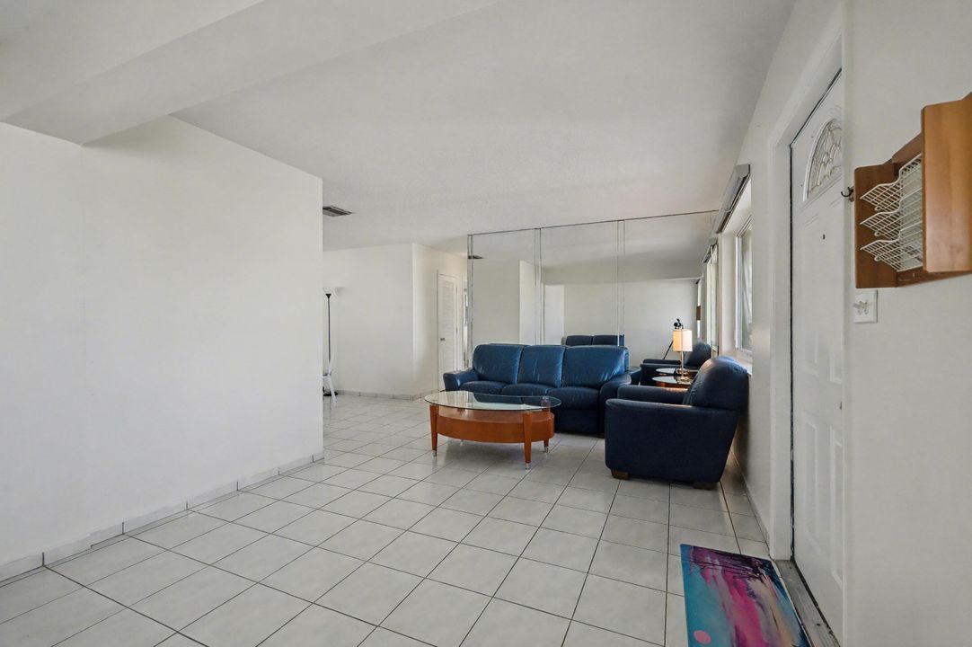 待售: $365,000 (2 贝兹, 2 浴室, 1414 平方英尺)