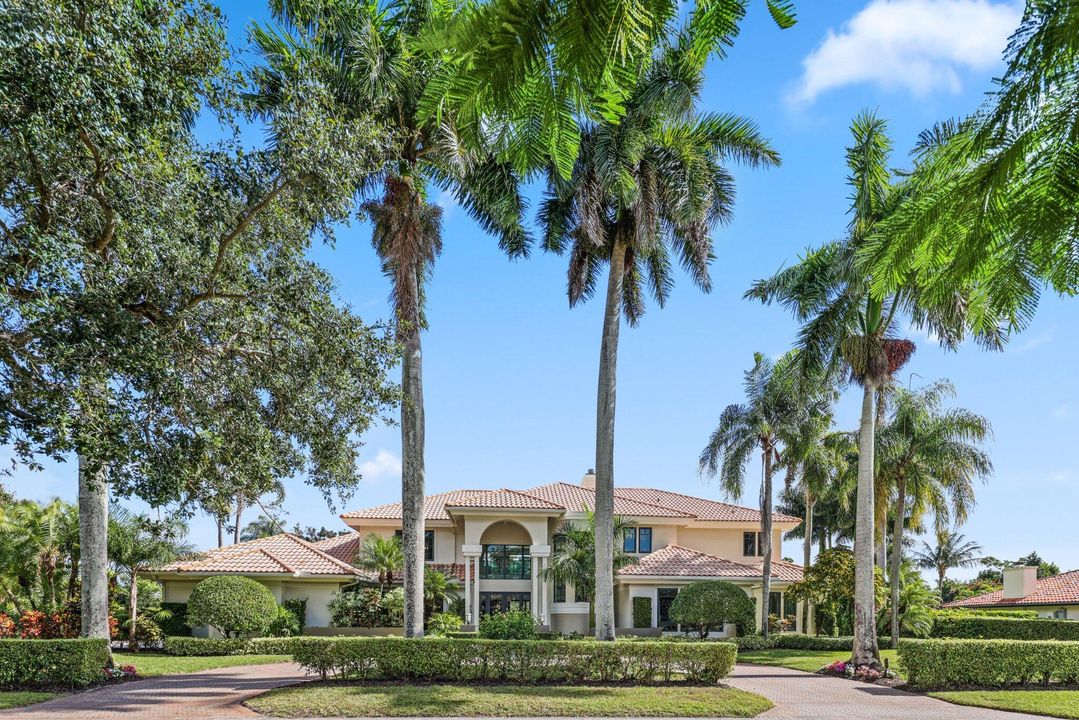 Active With Contract: $2,949,000 (5 beds, 5 baths, 5737 Square Feet)