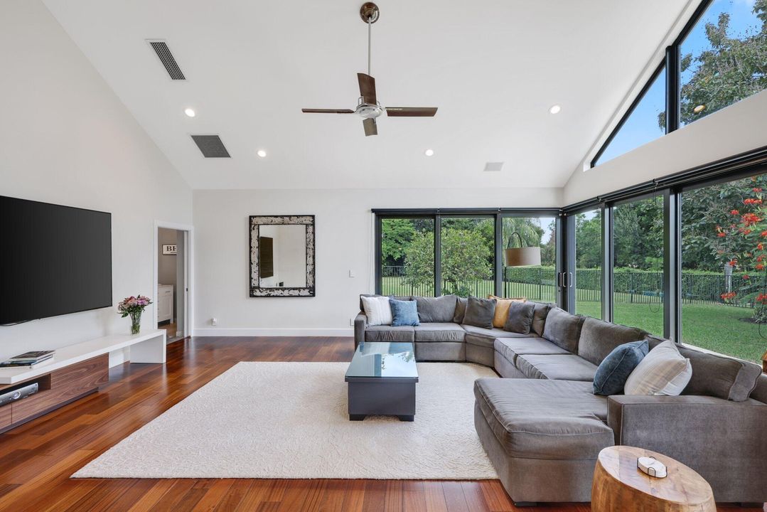 Active With Contract: $2,949,000 (5 beds, 5 baths, 5737 Square Feet)