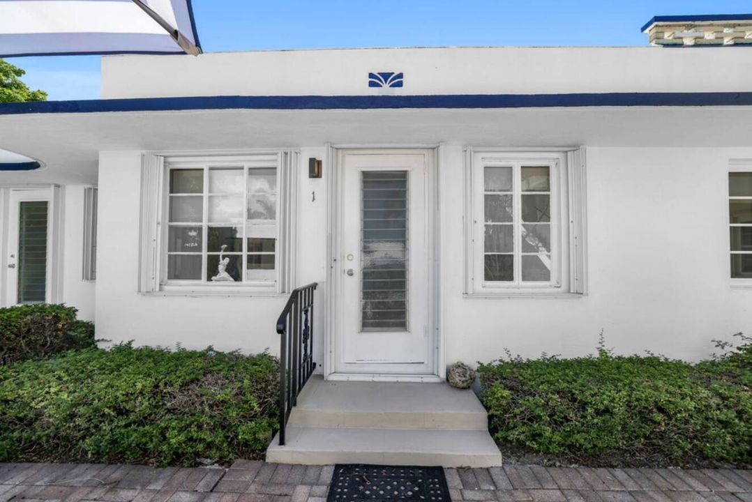 В аренду: $4,500 (2 спален, 2 ванн, 982 Квадратных фут)