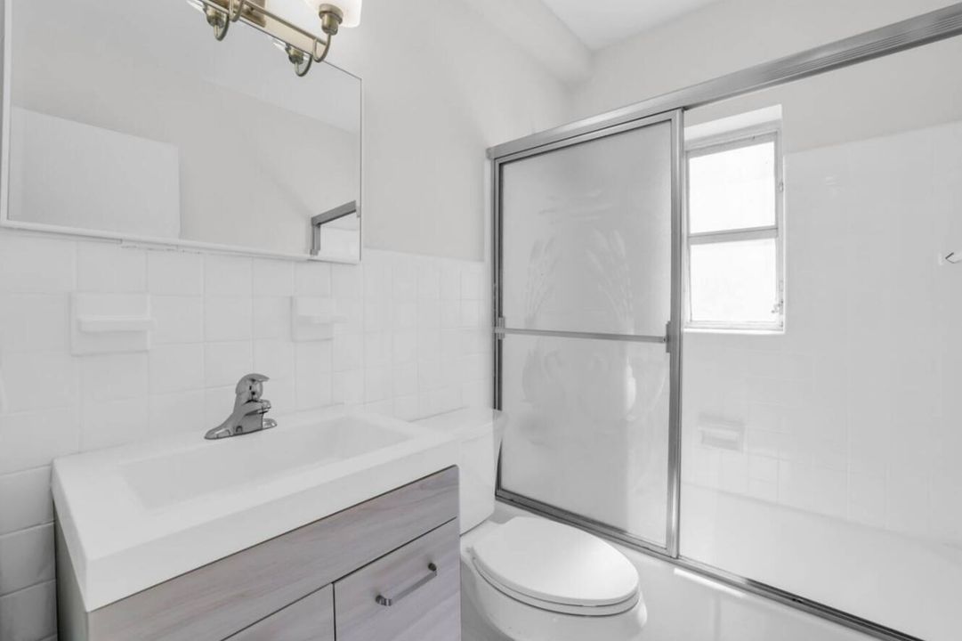 В аренду: $4,500 (2 спален, 2 ванн, 982 Квадратных фут)