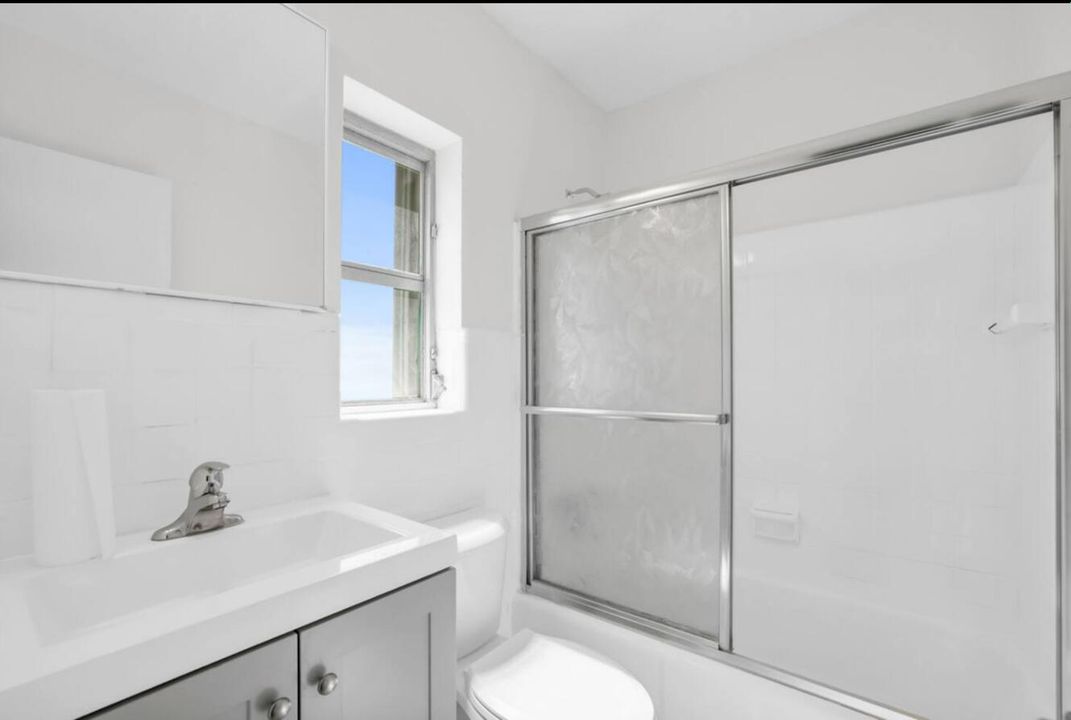 В аренду: $4,500 (2 спален, 2 ванн, 982 Квадратных фут)