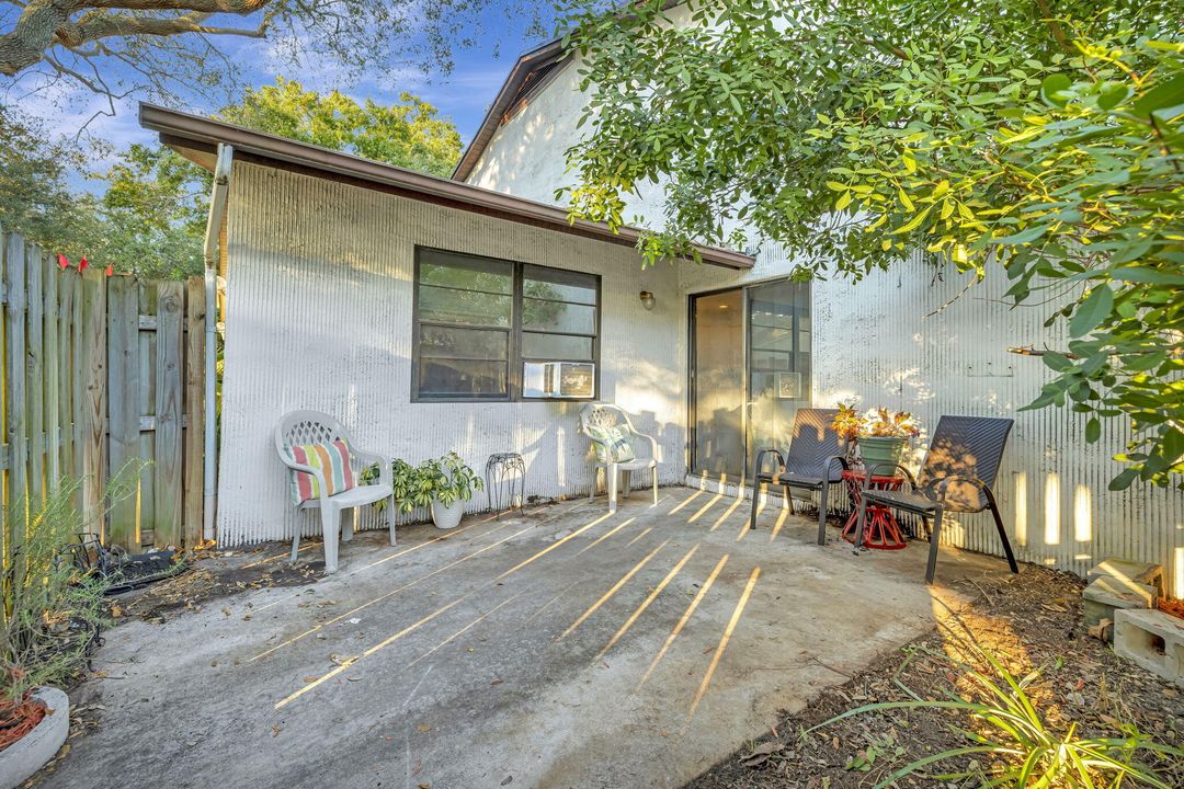 For Sale: $215,000 (2 beds, 2 baths, 1354 Square Feet)