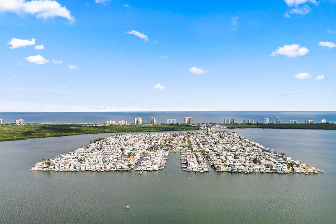 待售: $245,000 (2 贝兹, 1 浴室, 392 平方英尺)