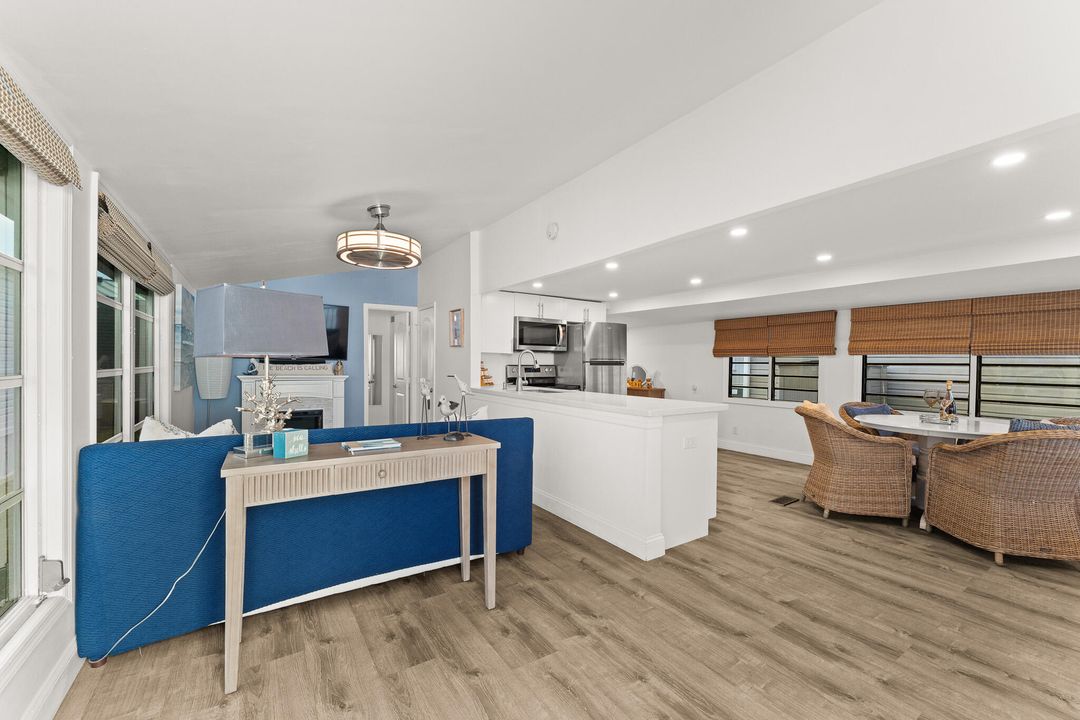 待售: $245,000 (2 贝兹, 1 浴室, 392 平方英尺)