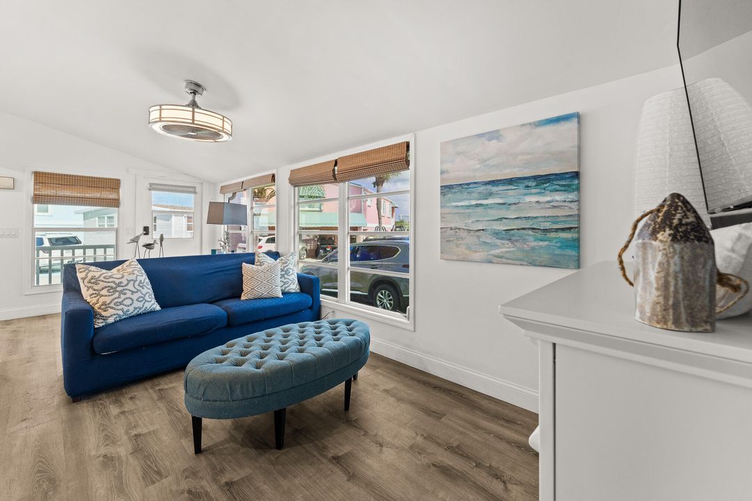 待售: $245,000 (2 贝兹, 1 浴室, 392 平方英尺)