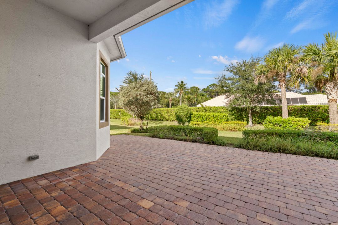 For Sale: $450,000 (3 beds, 2 baths, 1842 Square Feet)