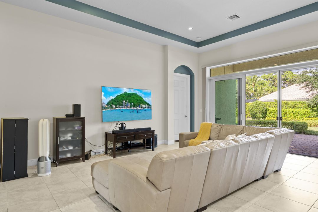 For Sale: $450,000 (3 beds, 2 baths, 1842 Square Feet)