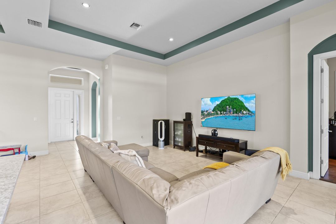 For Sale: $450,000 (3 beds, 2 baths, 1842 Square Feet)