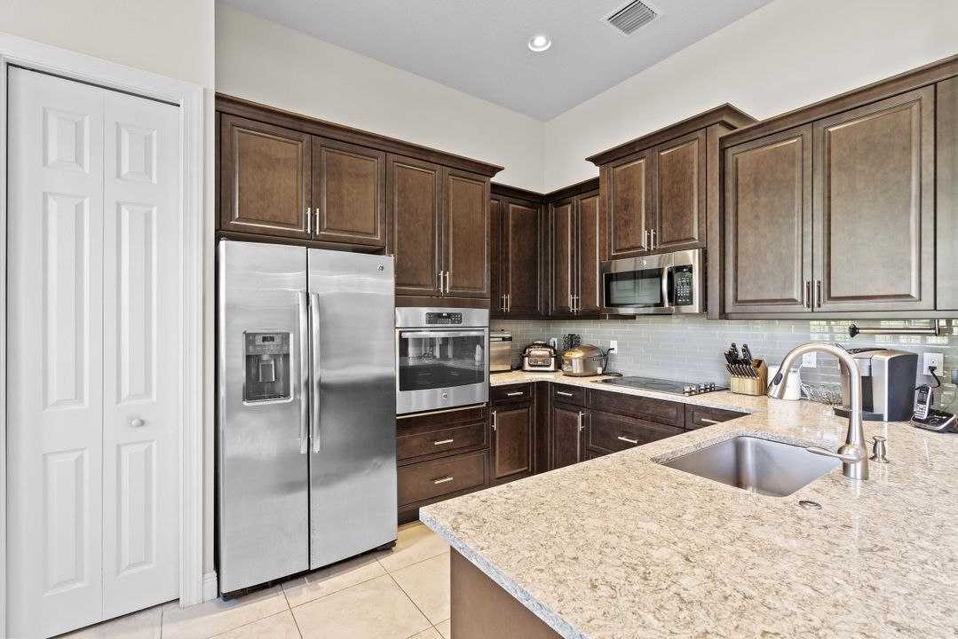 For Sale: $450,000 (3 beds, 2 baths, 1842 Square Feet)