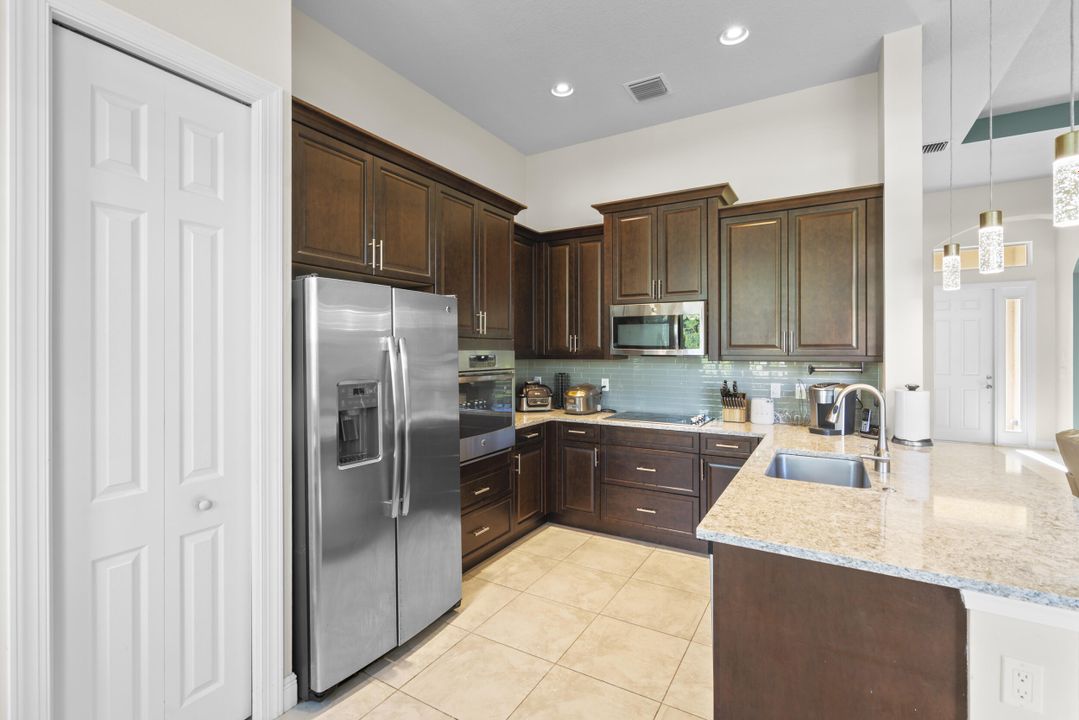 For Sale: $450,000 (3 beds, 2 baths, 1842 Square Feet)