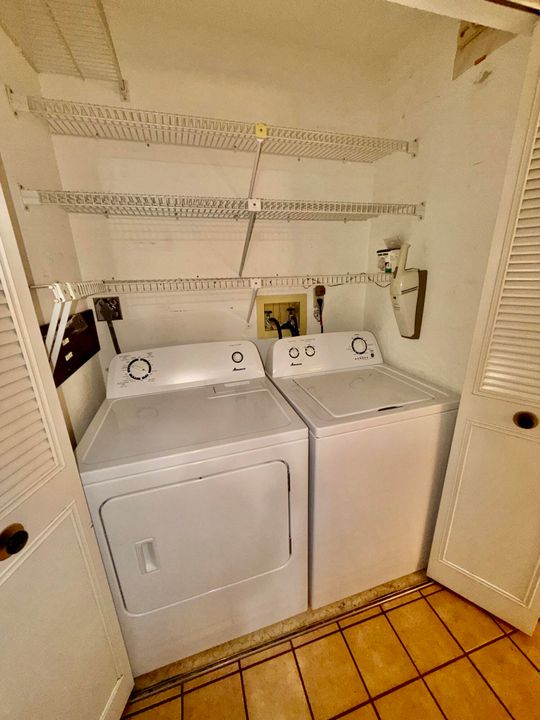 待售: $159,900 (2 贝兹, 2 浴室, 1059 平方英尺)