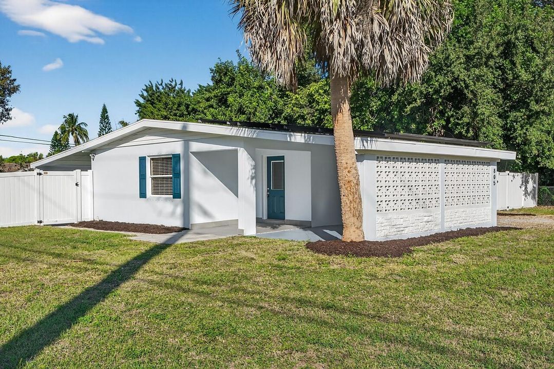 For Sale: $285,000 (3 beds, 2 baths, 1107 Square Feet)