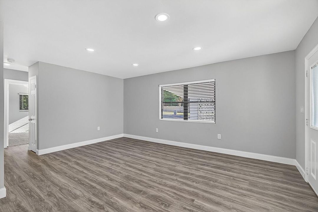 For Sale: $285,000 (3 beds, 2 baths, 1107 Square Feet)