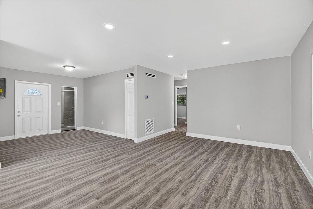 For Sale: $285,000 (3 beds, 2 baths, 1107 Square Feet)