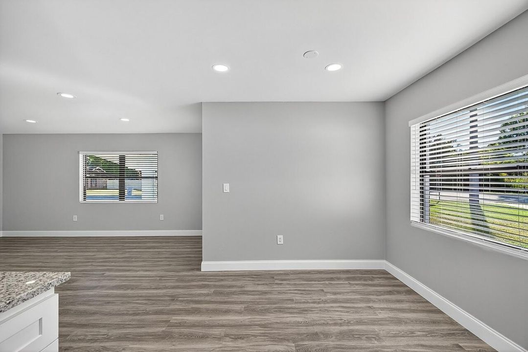 For Sale: $285,000 (3 beds, 2 baths, 1107 Square Feet)