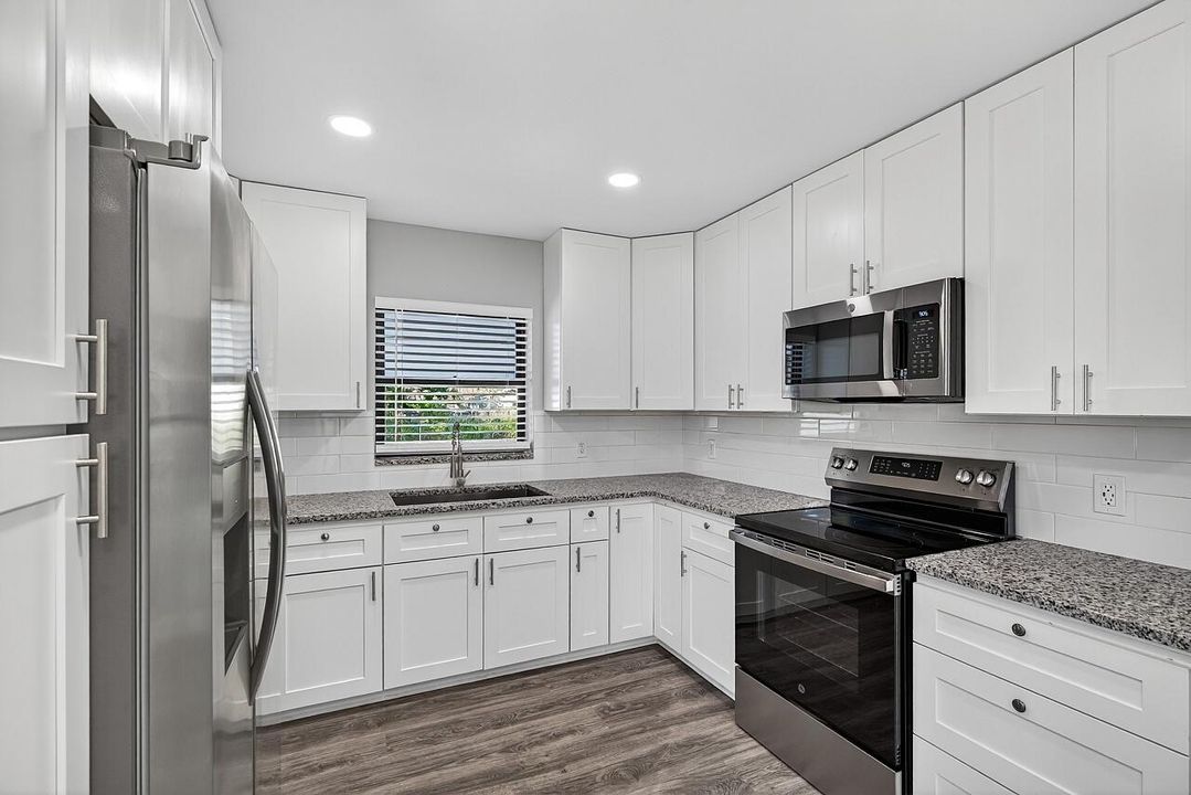 For Sale: $285,000 (3 beds, 2 baths, 1107 Square Feet)