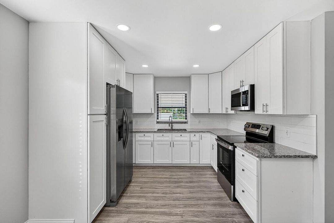 For Sale: $285,000 (3 beds, 2 baths, 1107 Square Feet)