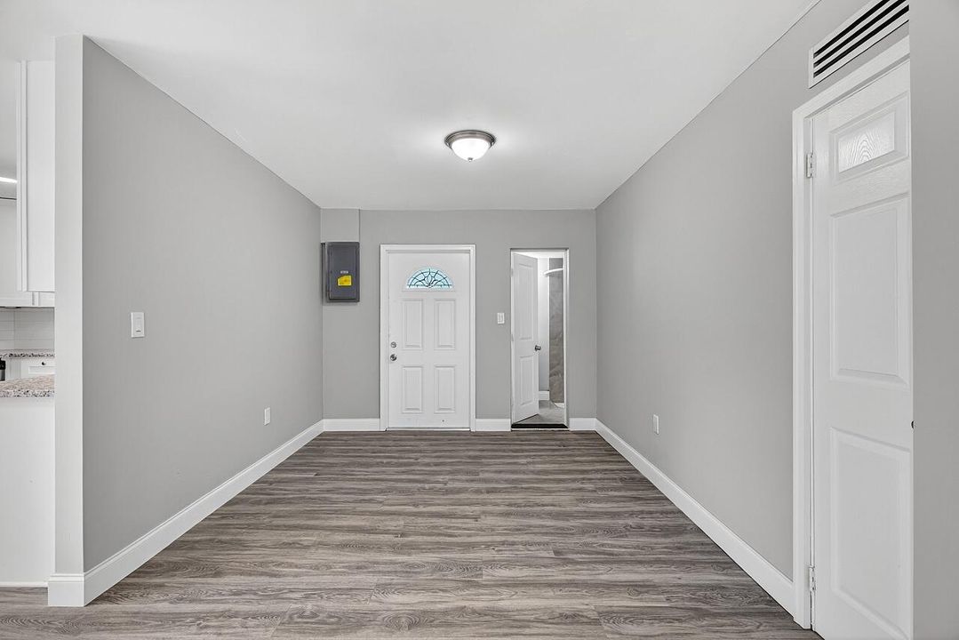 For Sale: $285,000 (3 beds, 2 baths, 1107 Square Feet)