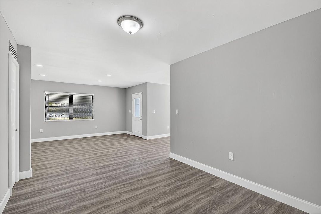 For Sale: $285,000 (3 beds, 2 baths, 1107 Square Feet)